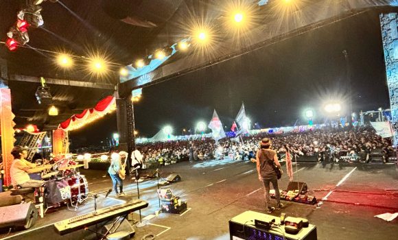 Slank Membuka Festival Budaya Malinau